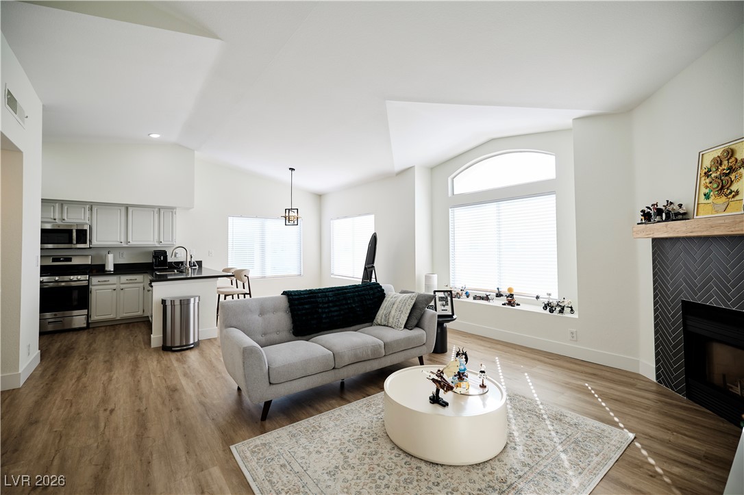 4820 Black Bear Road, Unit 203 Las Vegas, NV 89149 - Photo 10 of 19 Natural Light in ABUNDANCE.