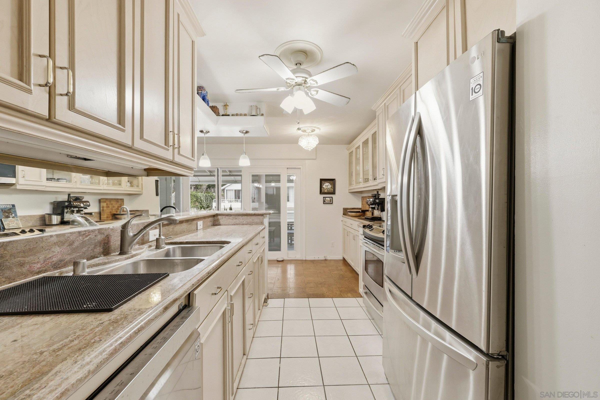 2364 Torrey Pines Road La Jolla, CA 92037 - Photo 12 of 36