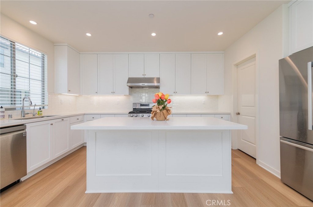 723 Spring Garden Irvine, CA 92618 - Photo 9 of 38
