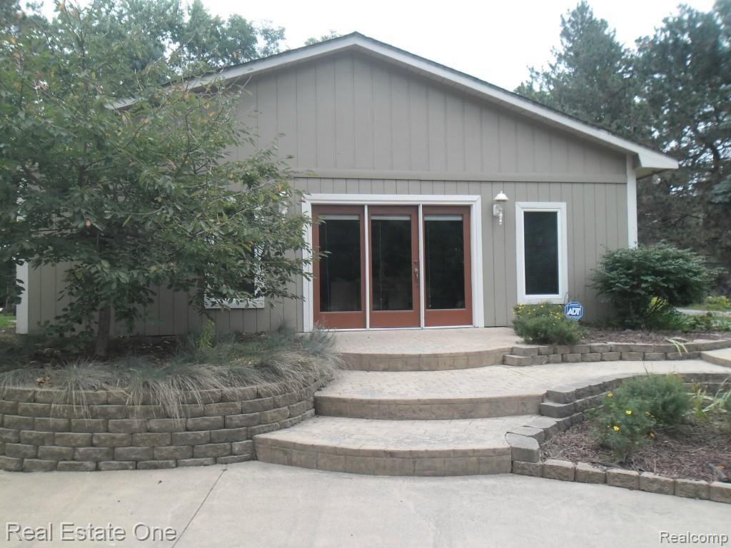 60065 Mt Vernon Road Rochester, MI 48306 - Photo 2 of 39 SAM_0950.jpg