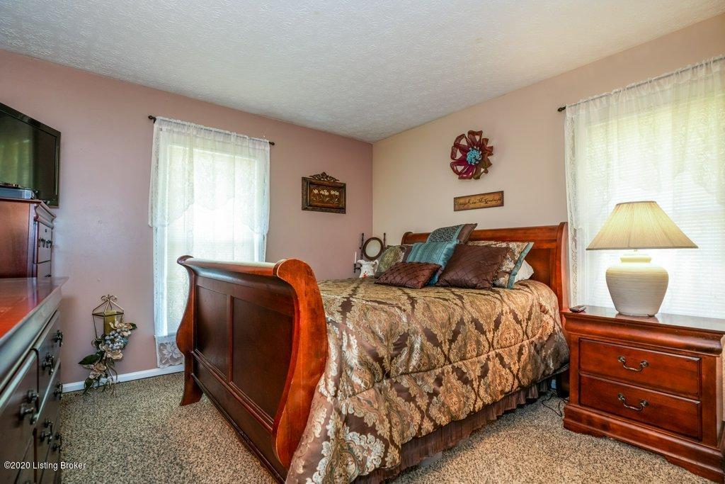 2240 Raymond Road Shepherdsville, KY 40165 - Photo 10 of 47 First Floor Bedroom 3