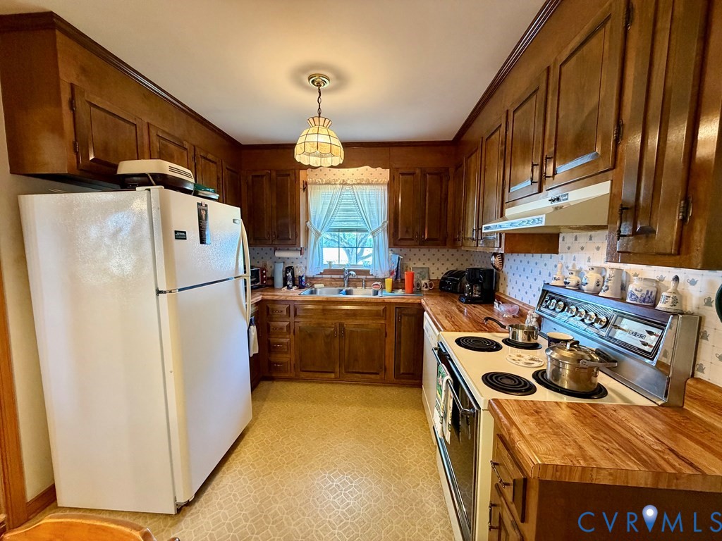 1414 Ridge Road Callao, VA 22435 - Photo 7 of 24