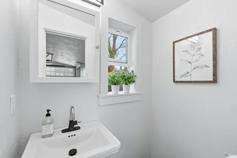 $2,495,000 | 1123 Oak Avenue, St. Helena, CA 94574