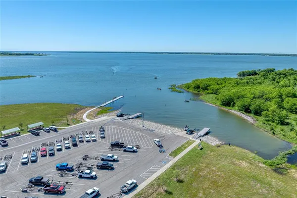 $484,999 | 470 Peninsula Drive, Honey Grove, TX 75446