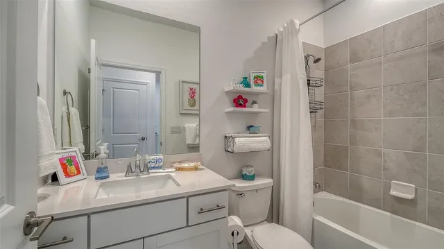 a view of yard from a balcony