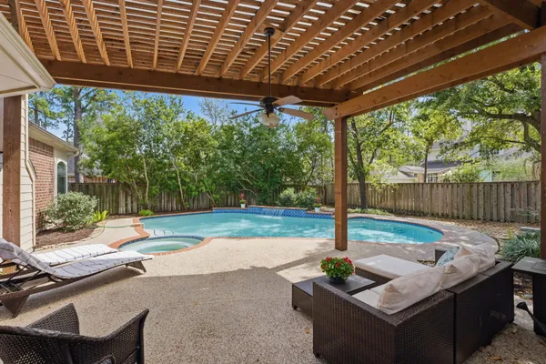 $649,999 | 23 Sparklewood Place, The Woodlands, TX 77381