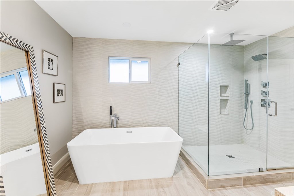 720 Sandpiper Drive Seal Beach, CA 90740 - Photo 22 of 69 Master suite, bathroom detail.