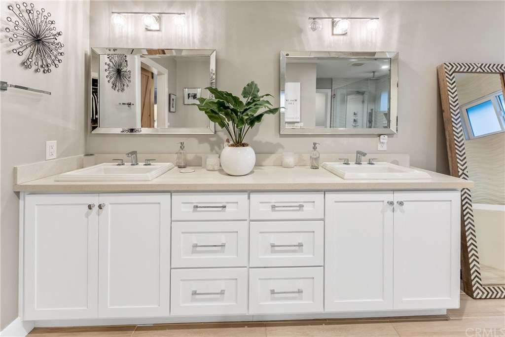 720 Sandpiper Drive Seal Beach, CA 90740 - Photo 24 of 69 Master vanity