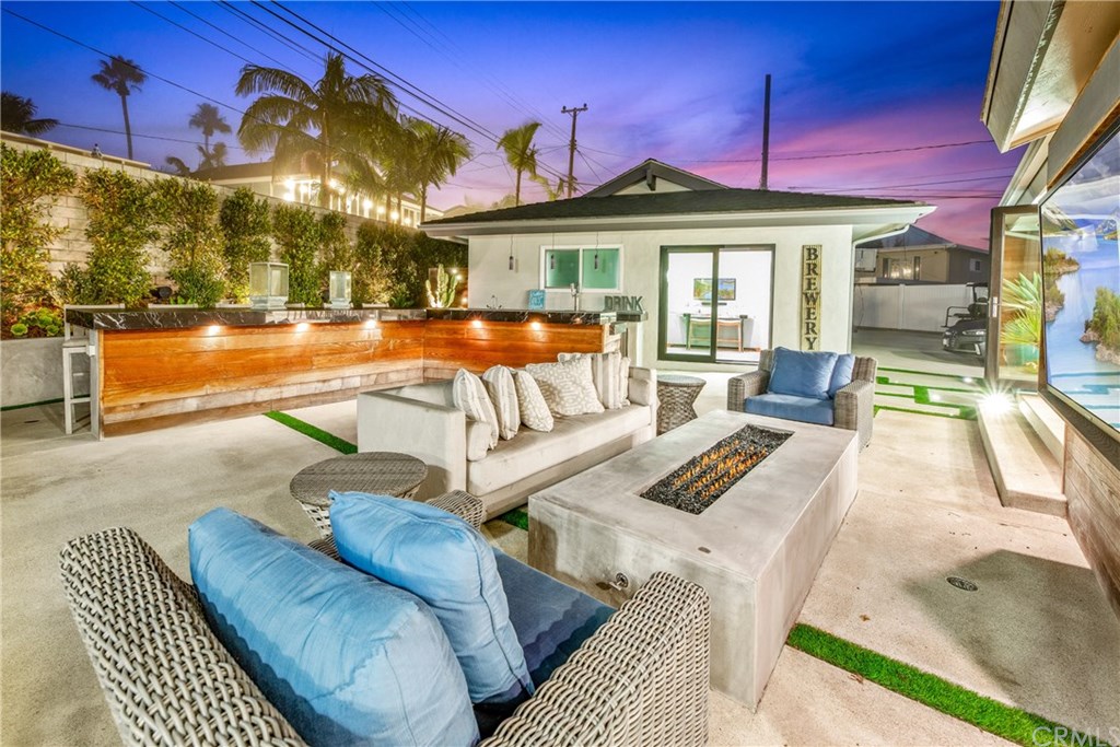 720 Sandpiper Drive Seal Beach, CA 90740 - Photo 57 of 69 A place to gather.