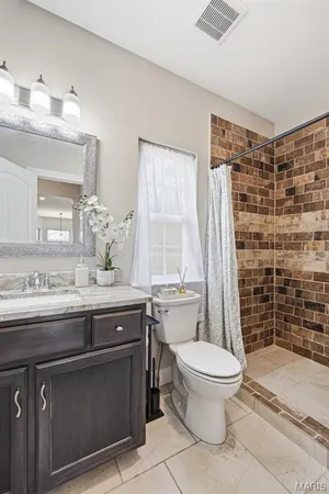 $725,000 | 5803 Forest Drive, Hillsboro, MO 63050