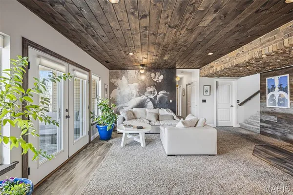 $725,000 | 5803 Forest Drive, Hillsboro, MO 63050