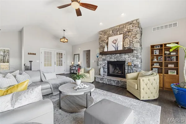 $725,000 | 5803 Forest Drive, Hillsboro, MO 63050