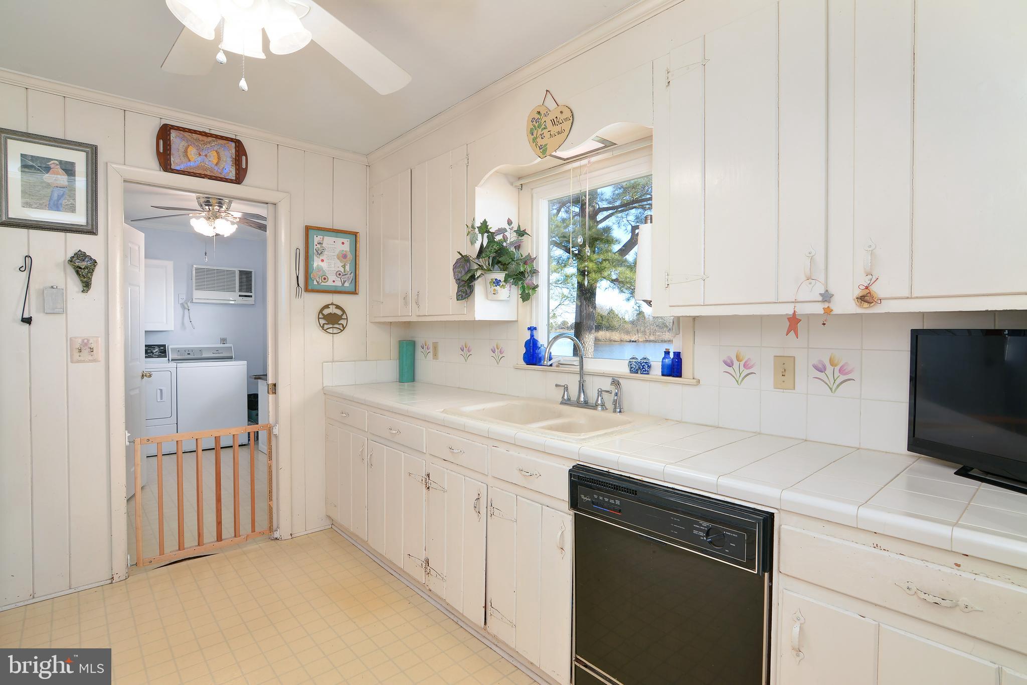 5134 Paw Paw Road Cambridge, MD 21613 - Photo 16 of 32 A classic kitchen