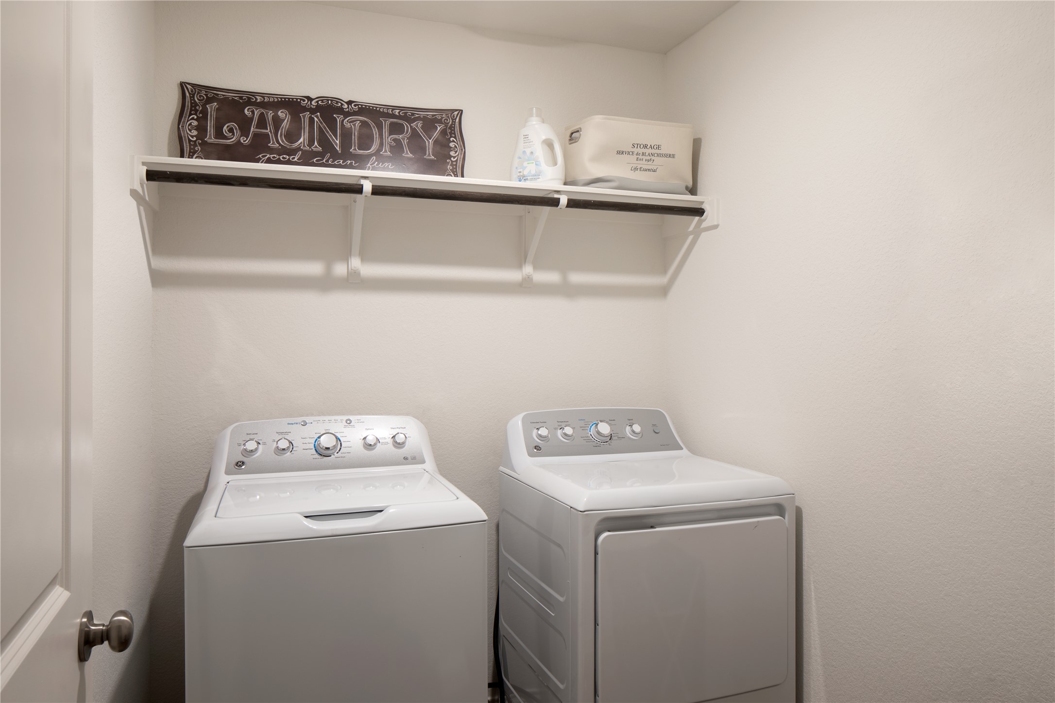 121 Sapling Dew Drive Georgetown, TX 78628 - Photo 3 of 14 a utility room with dryer and washer