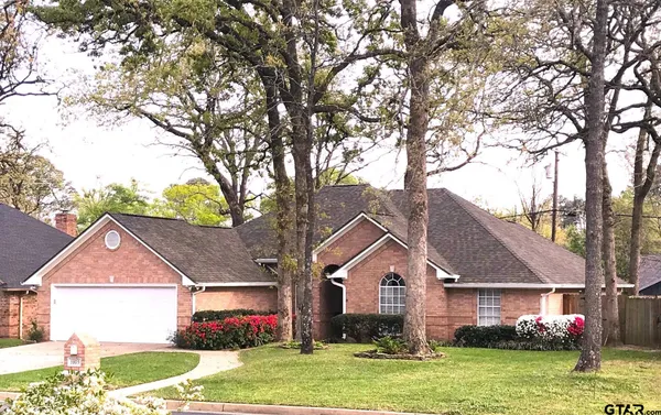 $369,500 | 3305 Oak Village Drive, Tyler, TX 75707