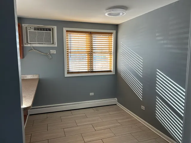 $1,300 | 4545 Prescott Avenue, Unit 103, Lyons, IL 60534