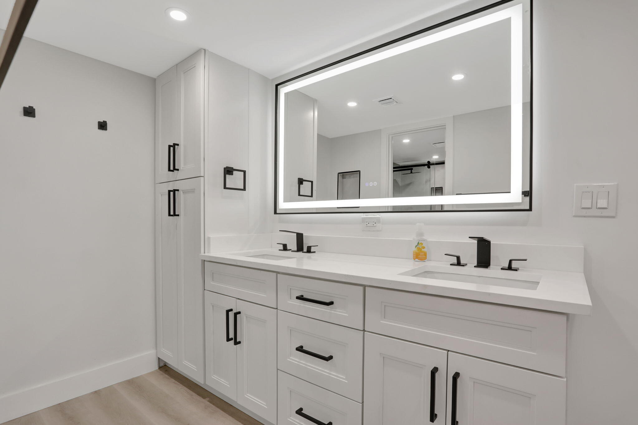 3505 Oaks Way, Unit 204 Pompano Beach, FL 33069 - Photo 17 of 36 Primary Bathroom
