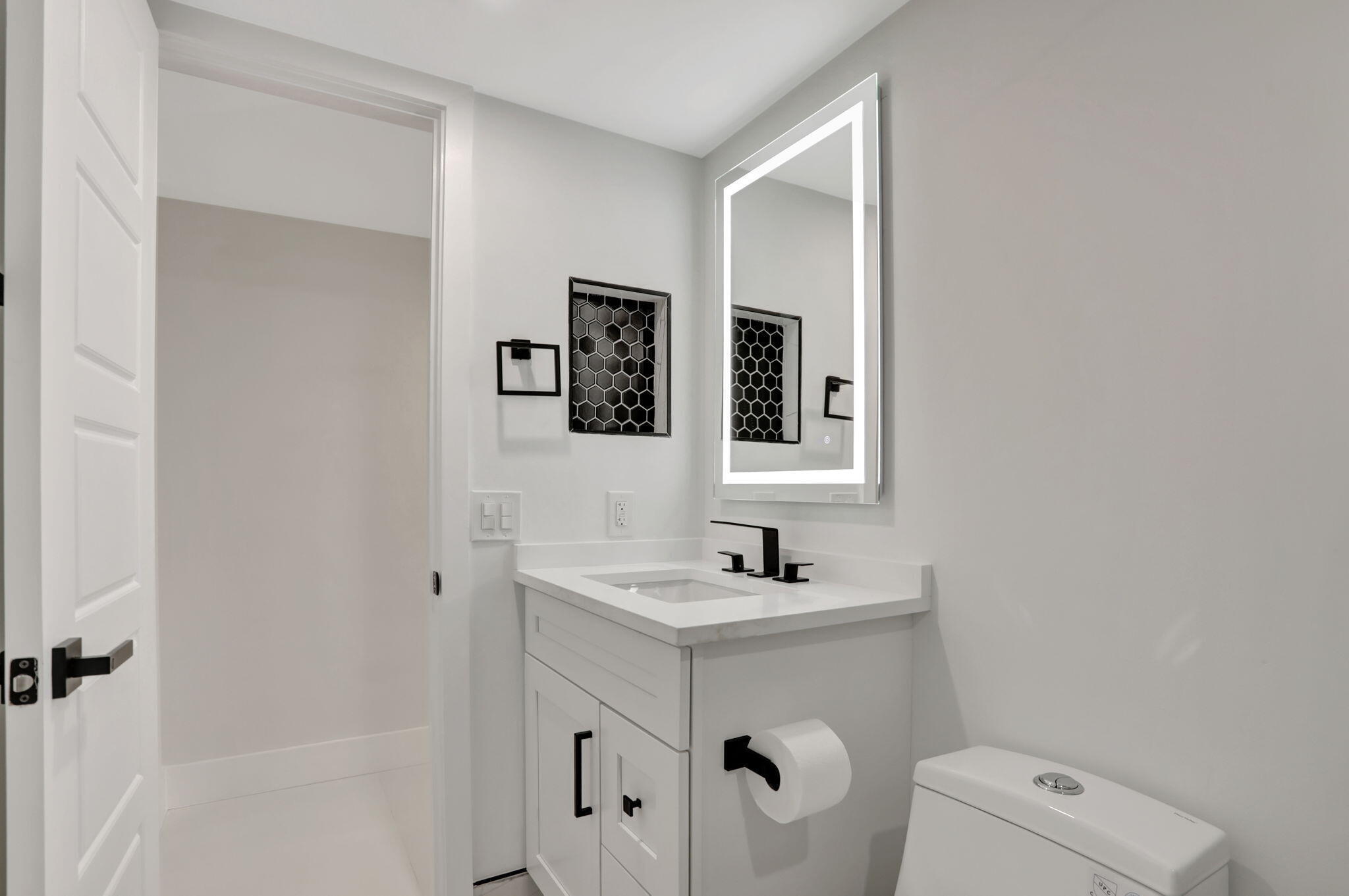 3505 Oaks Way, Unit 204 Pompano Beach, FL 33069 - Photo 25 of 36 2nd Bathroom