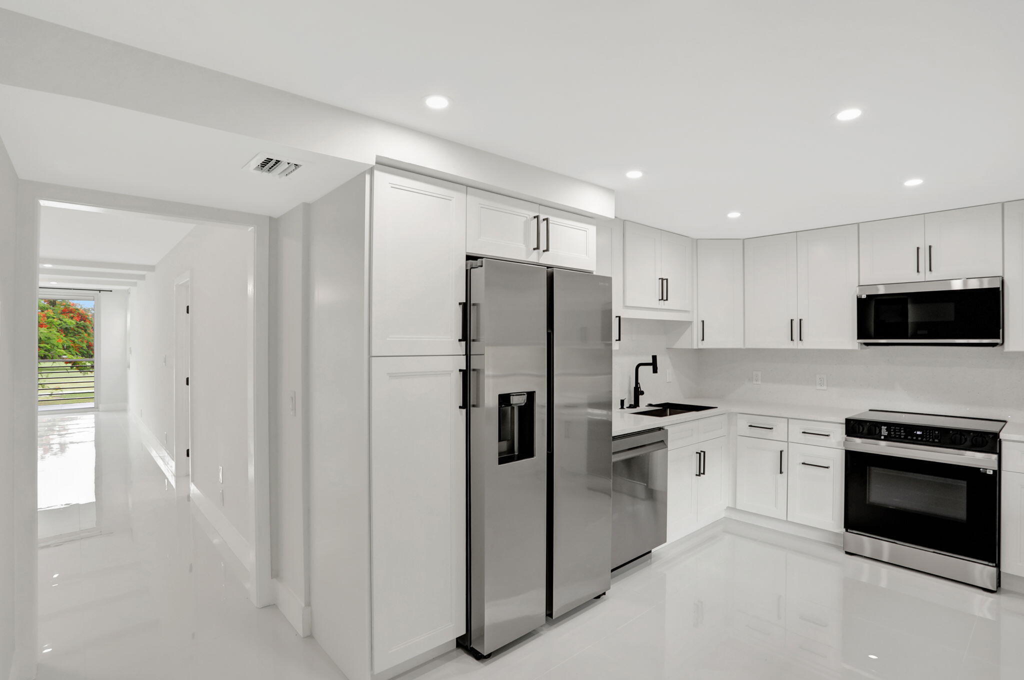 3505 Oaks Way, Unit 204 Pompano Beach, FL 33069 - Photo 7 of 36 Kitchen