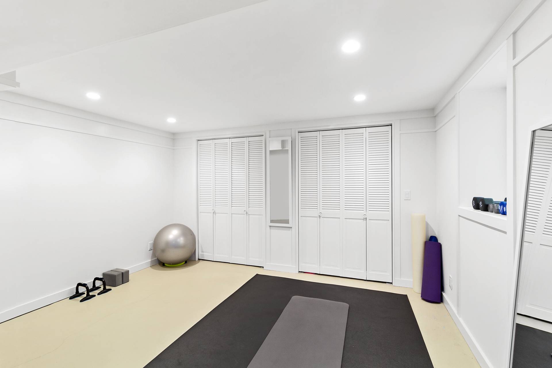 5 Coves End Lane Sag Harbor, NY 11963 - Photo 19 of 26 a view of a livingroom with a furniture