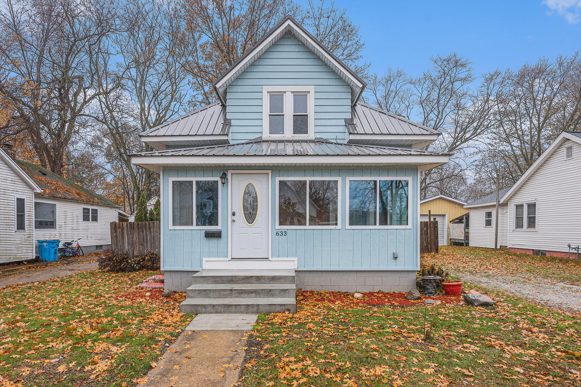 633 South Constantine Street Three Rivers, MI 49093 - Photo 2 of 26 002_crs_9406_557