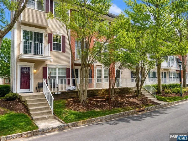 $2,900 | 2009 Beatrice Court, Mahwah, NJ 07430