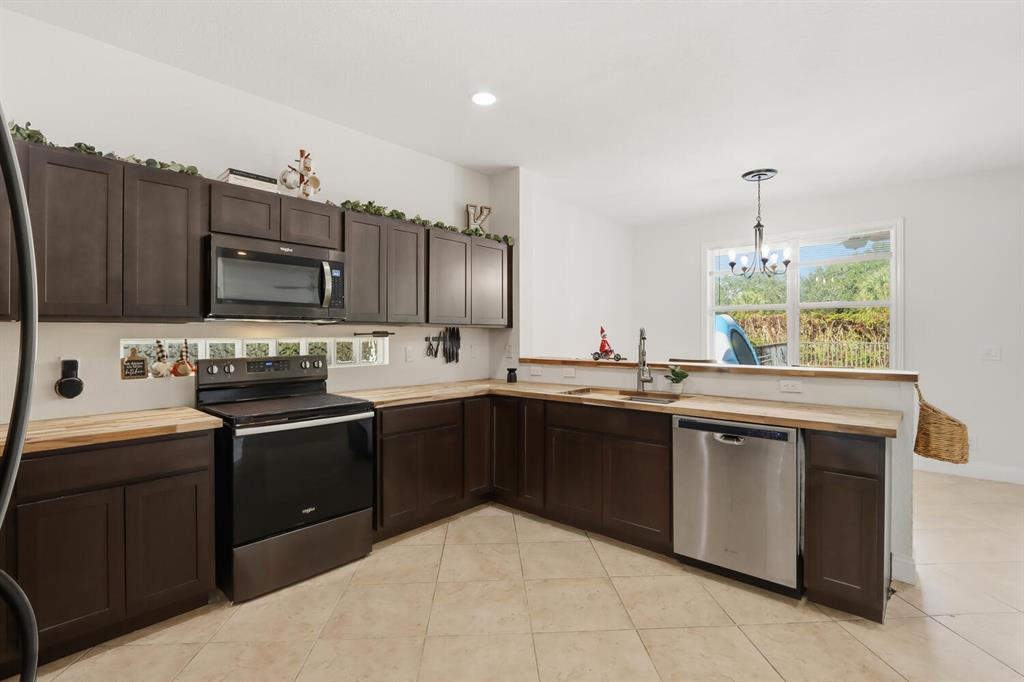 1085 Center Stone Lane Riviera Beach, FL 33404 - Photo 11 of 50