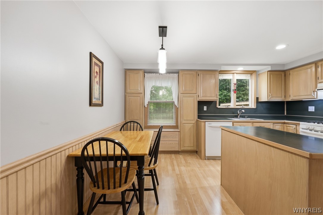 39 East Home Road Lancaster, NY 14026 - Photo 18 of 50 Kitchen