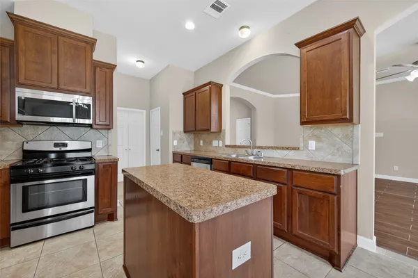 $2,100 | 2000 Water Trace Court, Richmond, TX 77469