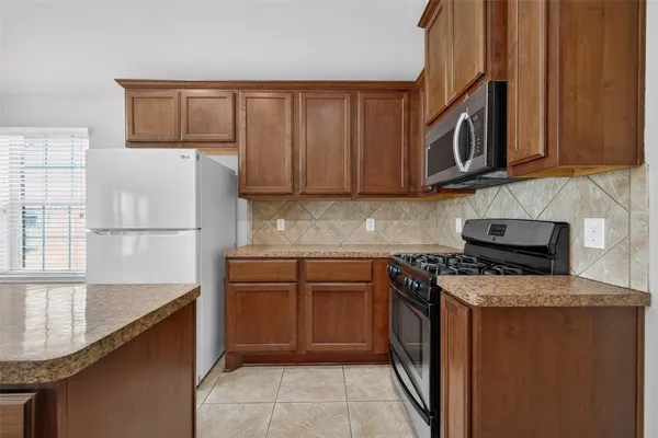 $2,100 | 2000 Water Trace Court, Richmond, TX 77469