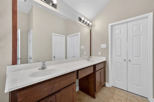$2,100 | 2000 Water Trace Court, Richmond, TX 77469