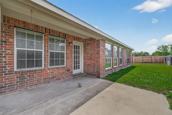 $2,100 | 2000 Water Trace Court, Richmond, TX 77469