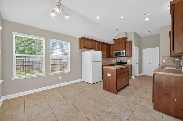 $2,100 | 2000 Water Trace Court, Richmond, TX 77469
