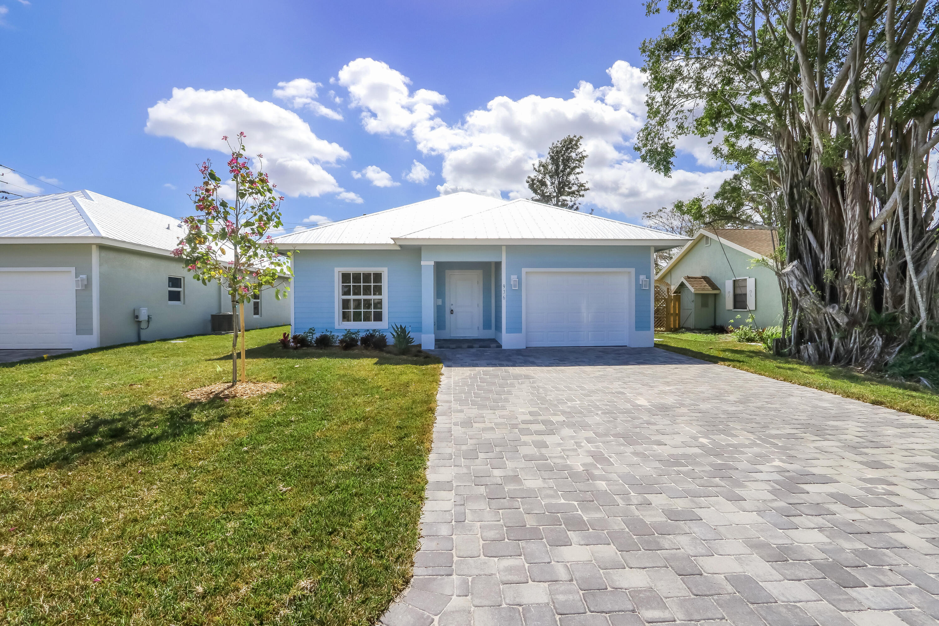 936 Southeast 6th Street Stuart, FL 34994 - Photo 1 of 25 a front view of a house with garden