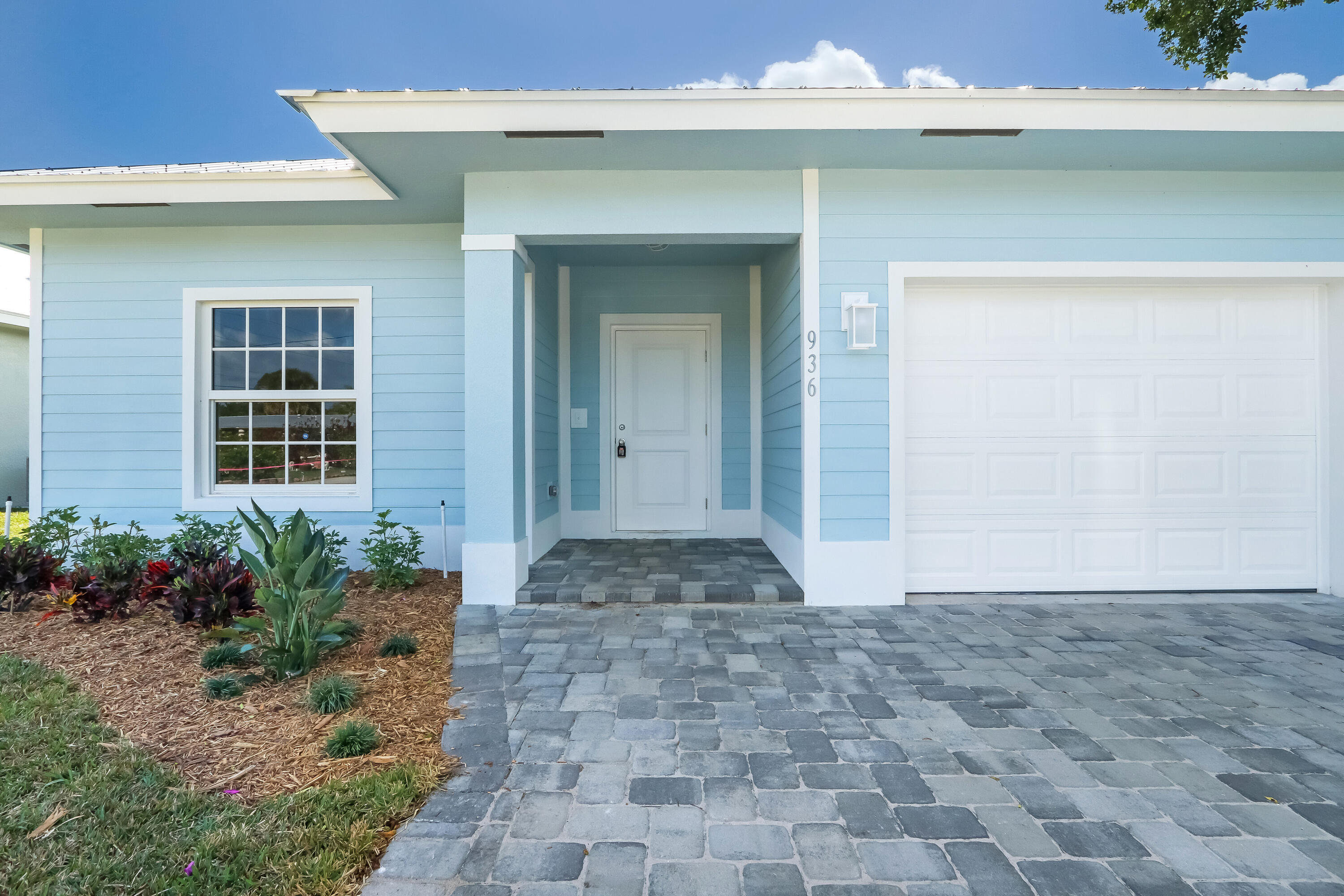 936 Southeast 6th Street Stuart, FL 34994 - Photo 4 of 25 a view of entrance gate of the house