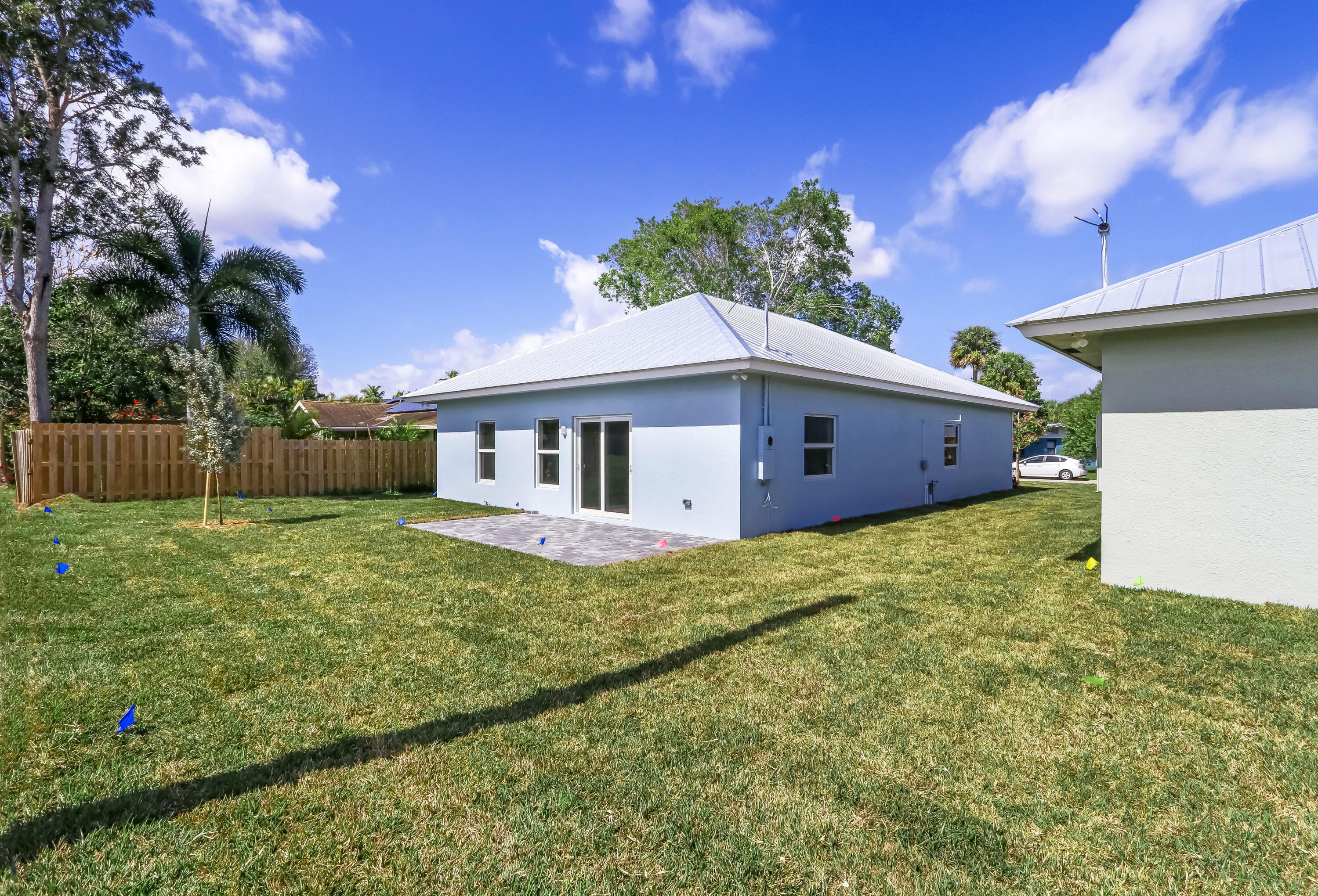 936 Southeast 6th Street Stuart, FL 34994 - Photo 5 of 25 a front view of a house with garden