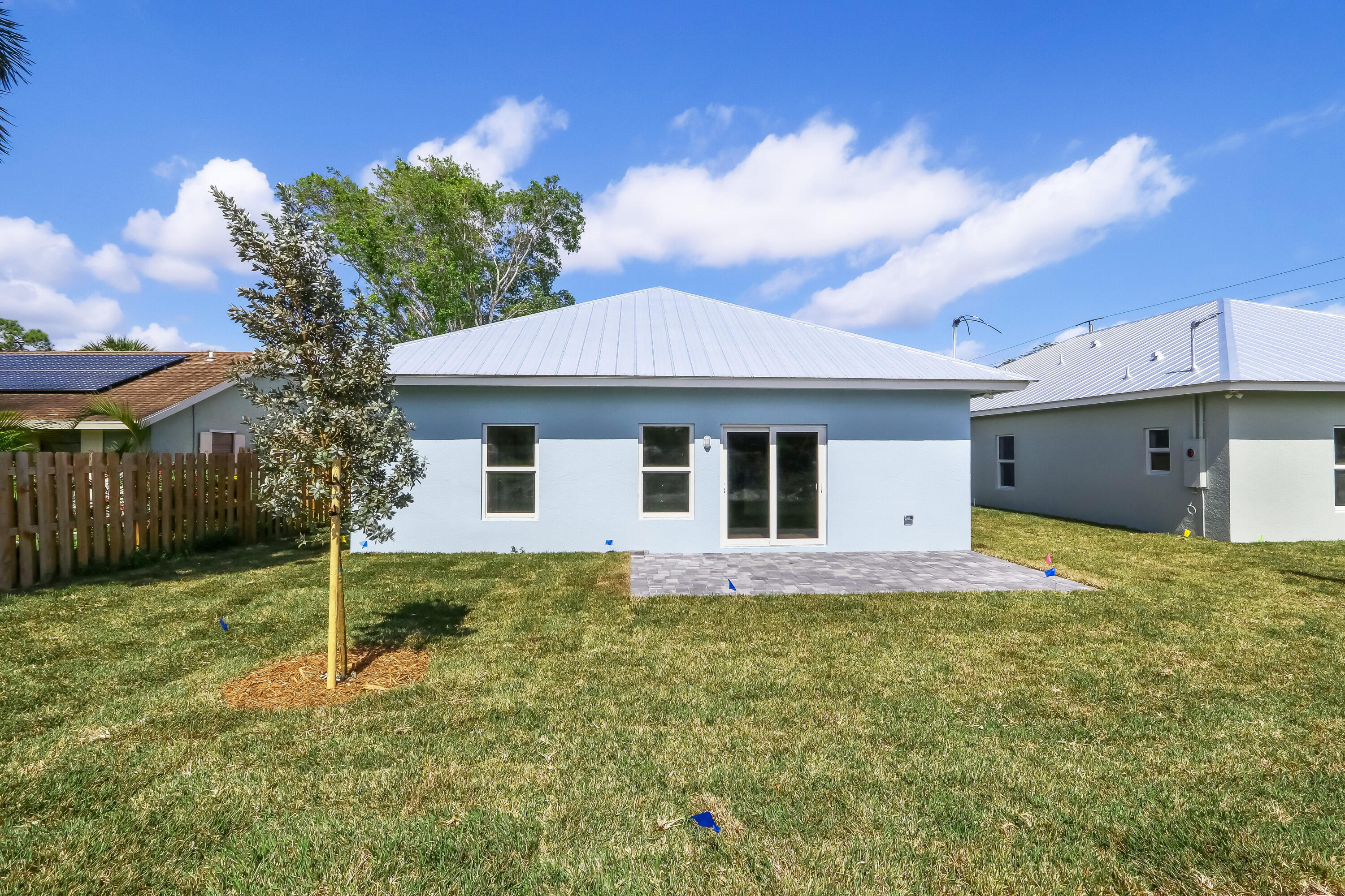 936 Southeast 6th Street Stuart, FL 34994 - Photo 6 of 25 a house with green field in front of it