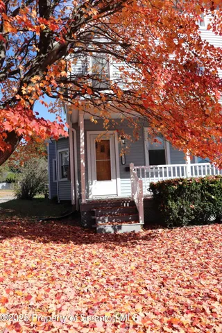 $1,700 | 712 West Lackawanna Avenue, Blakely, PA 18447