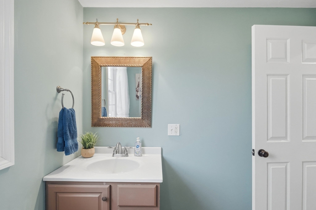 32 Linden Street Douglas, MA 01516 - Photo 20 of 40