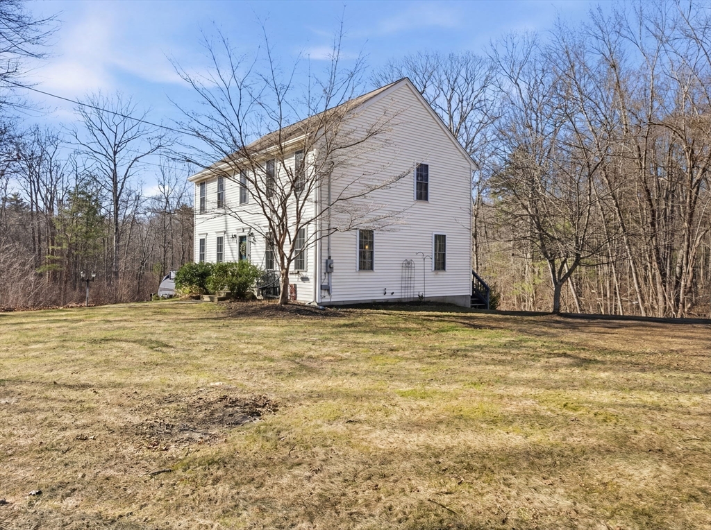 32 Linden Street Douglas, MA 01516 - Photo 4 of 40