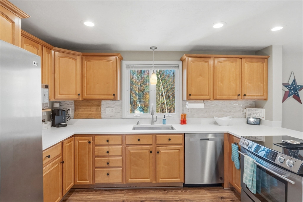 32 Linden Street Douglas, MA 01516 - Photo 9 of 40
