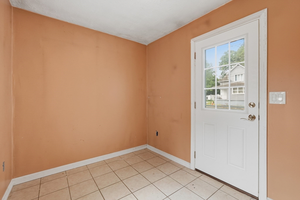 53 Water Street Gardner, MA 01440 - Photo 4 of 31