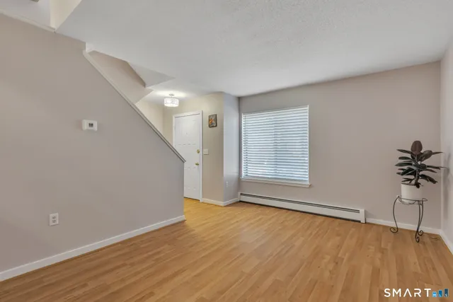 $2,000 | 60 Old Town Road, Unit 143, Vernon Rockville, CT 06066