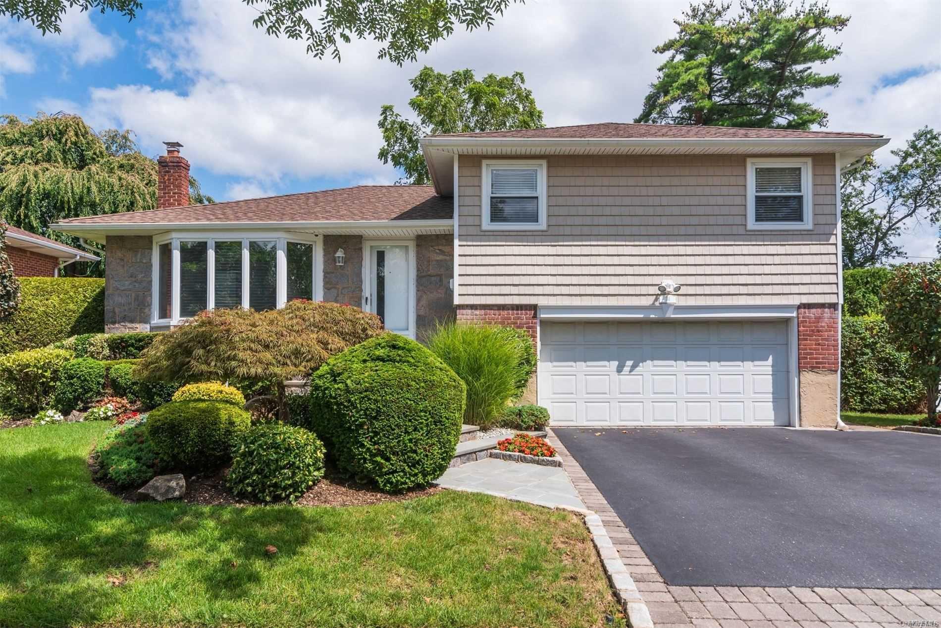 34 Roxton Road Plainview, NY 11803 - Photo 1 of 1 Gallery Image 1