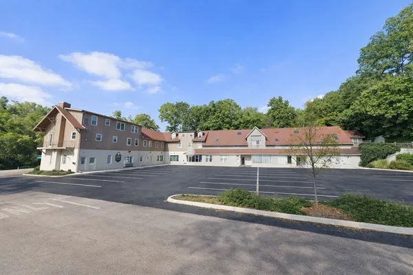 $1,585 | 271 Country Commons Road, Unit J, Cary, IL 60013