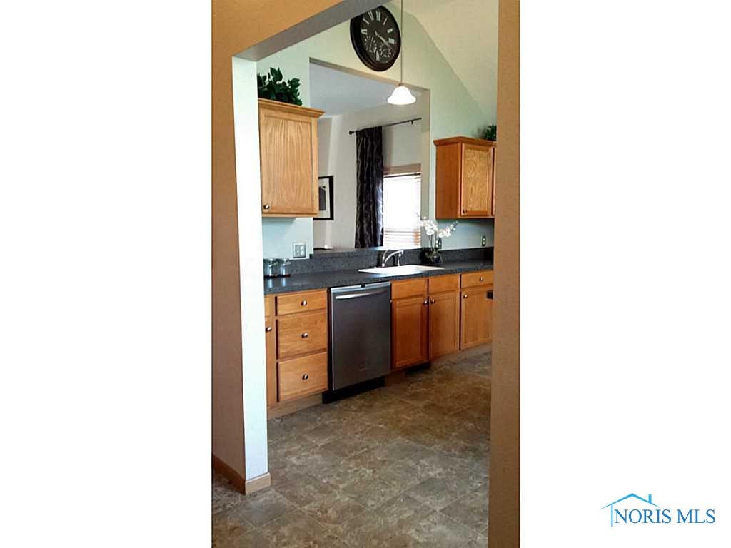 1482 Marsh Hawk Road Perrysburg, OH 43551 - Photo 4 of 20 Kitchen.