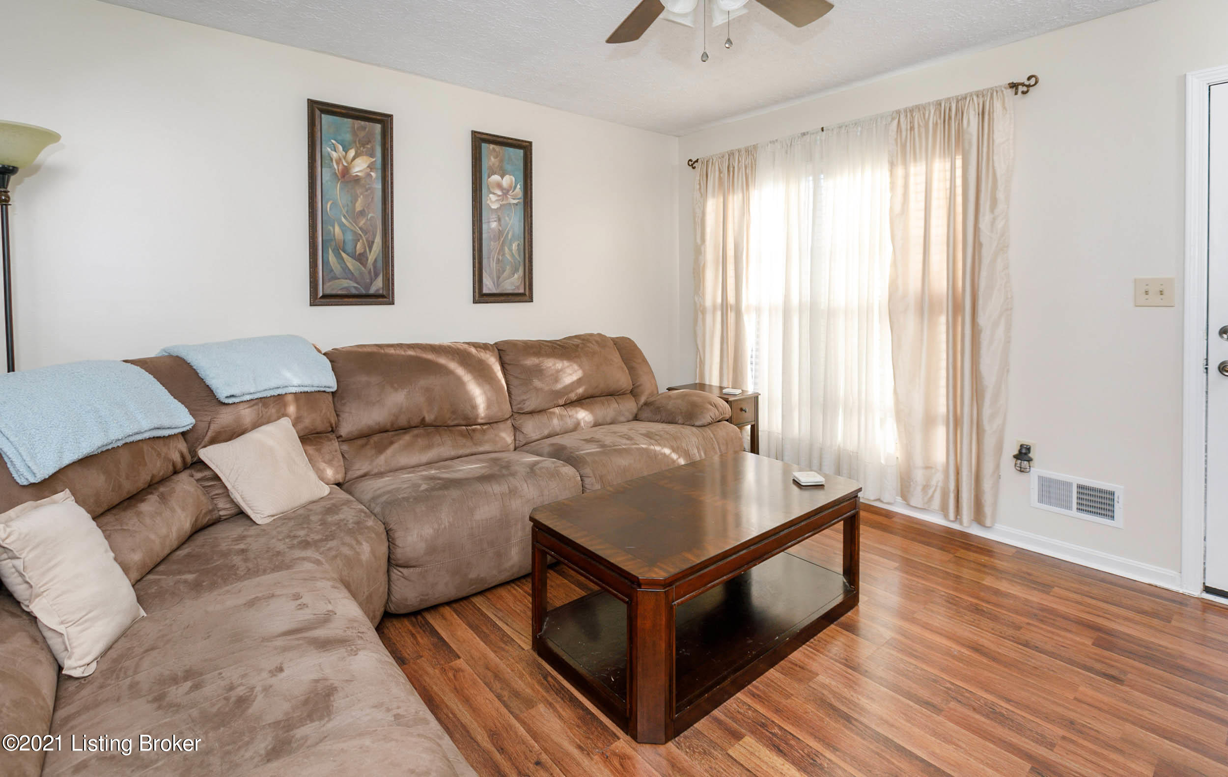 11402 Angelina Road Louisville, KY 40229 - Photo 4 of 30 0004
