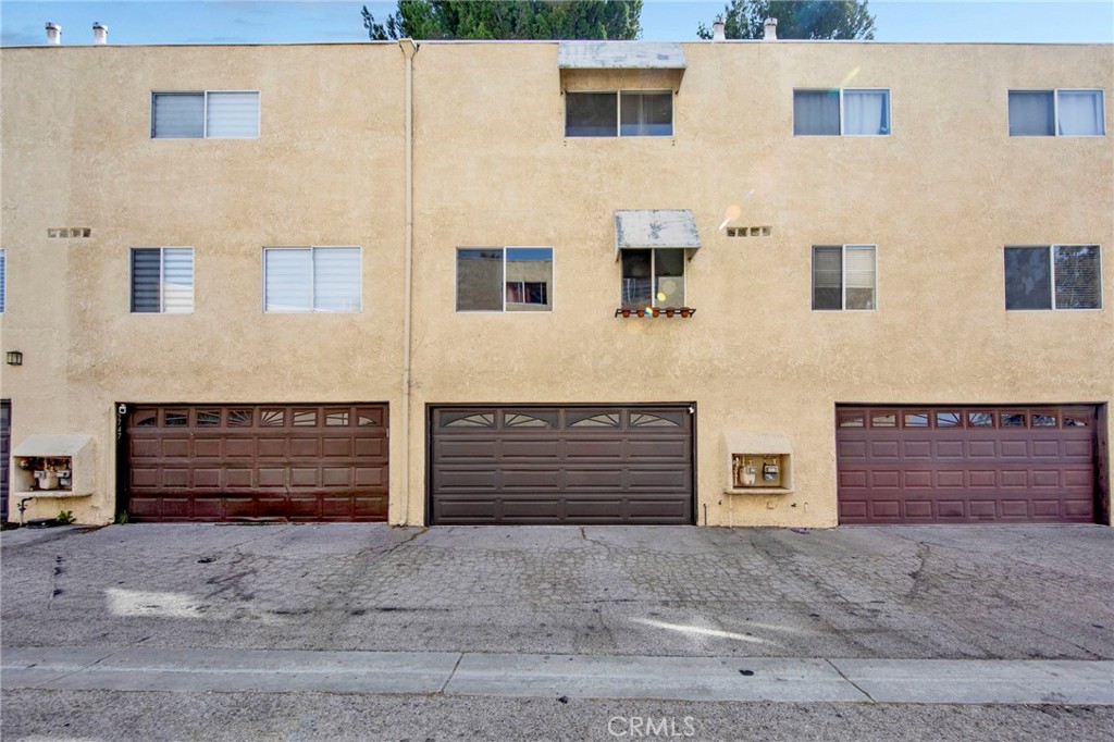 9745 Vía Roma Burbank, CA 91504 - Photo 32 of 38