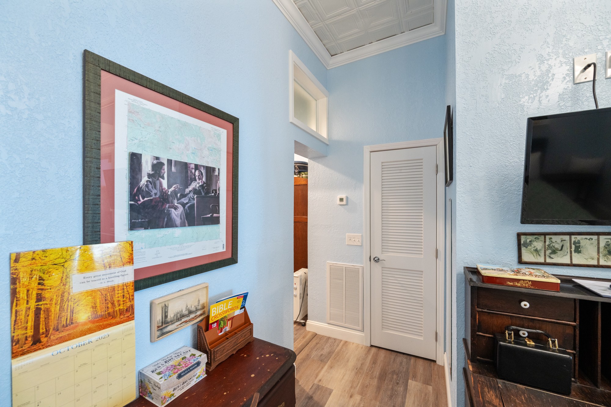 8 East Main Street Decaturville, TN 38329 - Photo 13 of 27 a living room with furniture and a flat screen tv