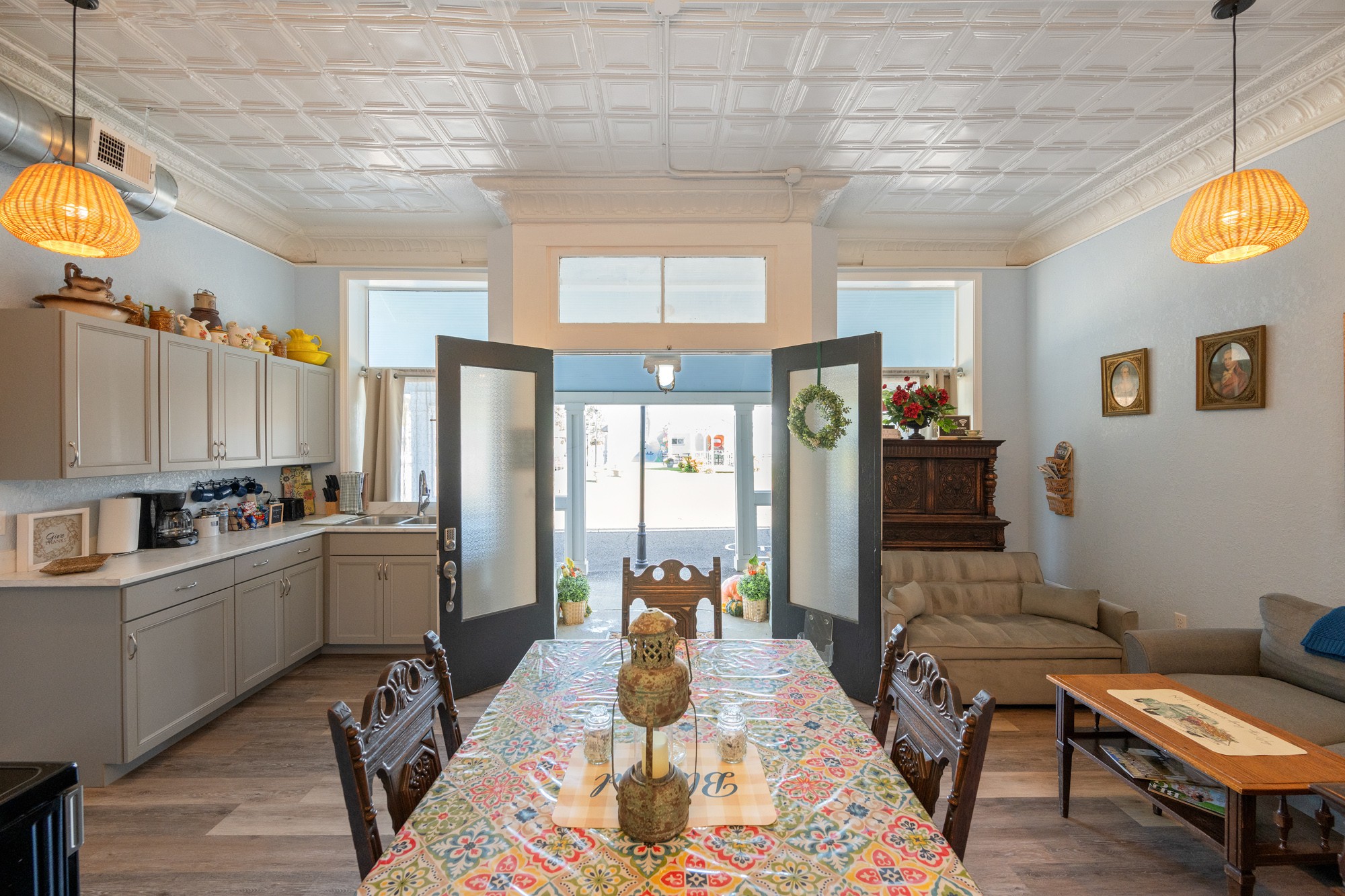 8 East Main Street Decaturville, TN 38329 - Photo 4 of 27 a room with lots of furniture and painting on the wall